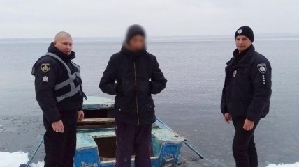 Подросток на Херсонщине оказался на льдине посреди Днепра