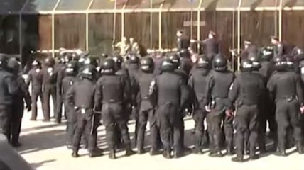 Полиция показала штурм гостиницы "Лыбидь" (Видео)