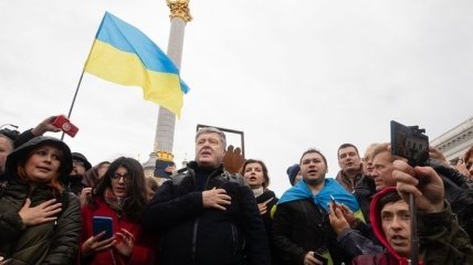Порошенко поздравил воинов с Днем защитника Украины (Видео)