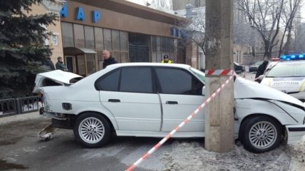 В Киеве водитель BMW вылетел на тротуар и сбил насмерть женщину 