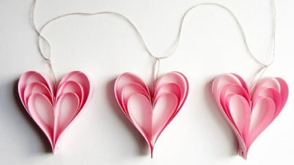 Поделки на День святого Валентина 2020: как сделать гирлянду из сердечек