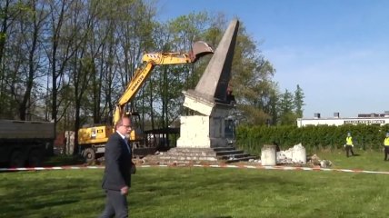Снос памятника советским солдатам в польском Глубчицах