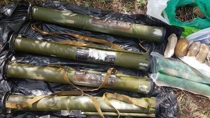 В Киеве обнаружили тайник с гранатометами и взрывчаткой