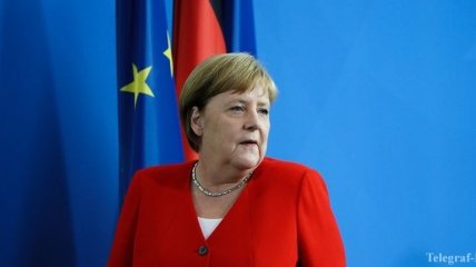 Меркель "с беспокойством" воспринимает попытки РФ влиять на европейскую политику