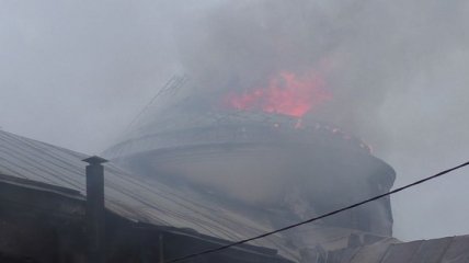 В Новоград-Волынском огонь с пивной перекинулся на молодежный центр