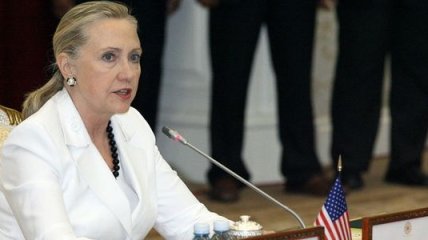 Клинтон призвала усилить давление на режим Асада