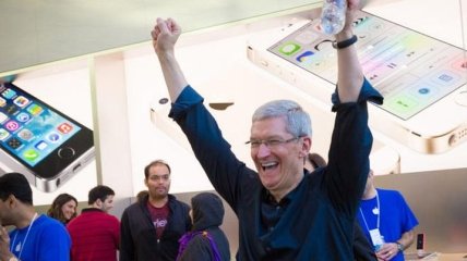 Рейтинг доверия сотрудников Apple к Тиму Куку растет