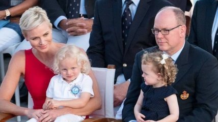 Княгиня Монако поделилась снимками своих деток 