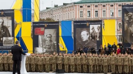 Порошенко: Украинская армия станет еще сильнее благодаря партии военной техники