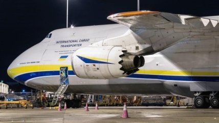 Украинский самолет доставил гуманитарный груз в США