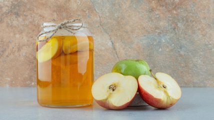 Яблучний оцет з магазину і поруч не стоїть