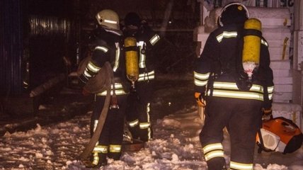 В Киеве на строительном рынке произошел крупный пожар: видео