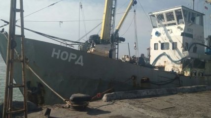Пограничники задержали судно-нарушитель под флагом РФ 