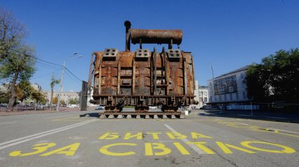 Инсталляция "Битва за свет" в Киеве