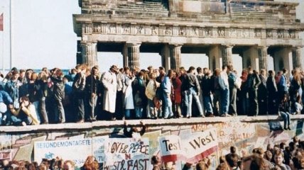 Сегодня - годовщина падения Берлинской стены