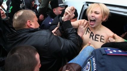 Украинские FEMEN поддержали Амину Тайлер