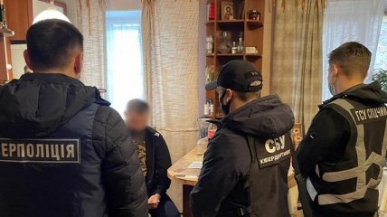 Полиция задержала преступников, снявших со счетов украинцев более 10 миллионов гривен (фото, видео)