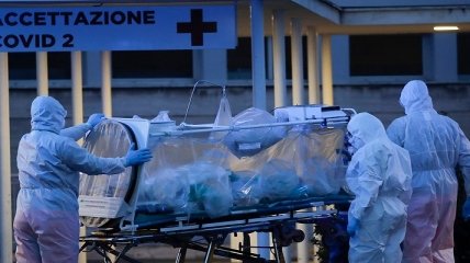 Счет смертей от коронавируса в Европе пошел на миллионы