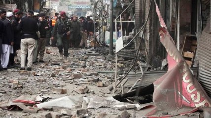 Взрыв в Пакистане: террористы заложили взрывчатку в учебном заведении, более сотни раненных