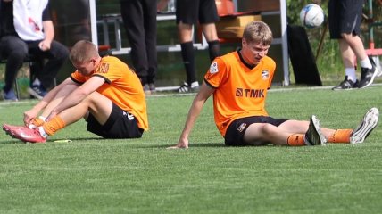 Даниил Секач (справа)