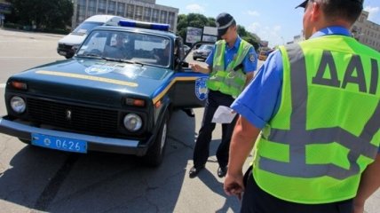 На Киевщине ГАИ задержала машину с арсеналом оружия