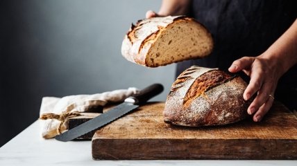 Часто хлеб хранят в неподходящих местах