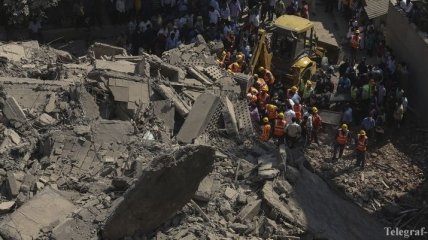 6 человек погибло в следствии крушения 7-этажного дома в Мумбаи