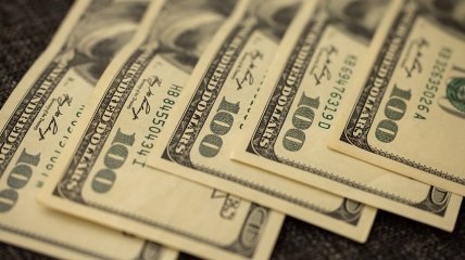 Курс доллара обходится недешево