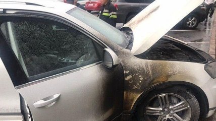 В Харькове под мэрией подожгли авто чиновника 
