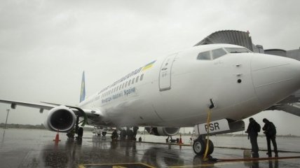 Украинский самолет совершил жесткую посадку в Тбилиси