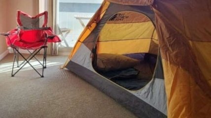 Палатка в комнате