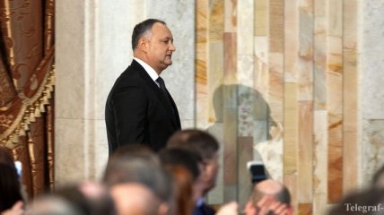 Додон советует Бэсеску за гражданством Молдовы обратиться в суд