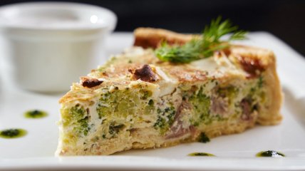 Кіш з куркою і броколі (відео)