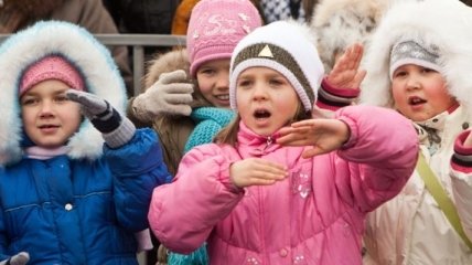 Азаров призвал чиновников поздравить детей с днем Святого Николая