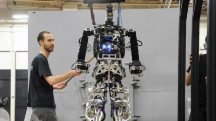 Военные США испытали человекоподобного робота (Видео)
