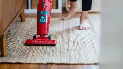 Як правильно пилососити килим: багато хто робить це не так