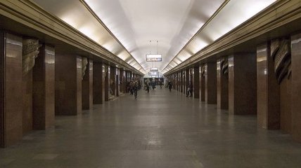 В Киеве на станции метро "Театральная" ищут взрывчатку
