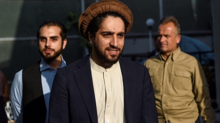 Ахмад Масуд (в центрі), син покійного афганського політика й воєначальника Ахмад Шаха Масуда