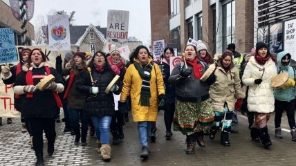 В Оттаве прошел марш за права женщин, несмотря на 20° мороза