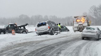 Свыше 100 автомобилей столкнулись из-за снегопада в Денвере