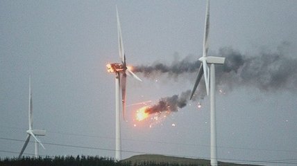 НЛО напомнило о себе, разрушив ветряные турбины в Европе (Фото)