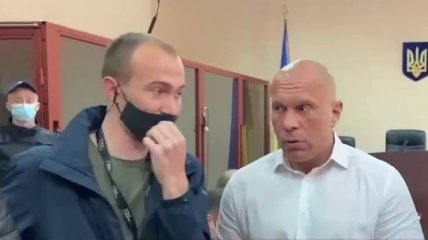 "Перед моим лицом ж**ы не будет!" Кива отличился ссорой с журналистом на суде против Медведчука (видео)
