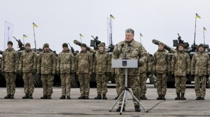 Военное положение: Порошенко ввел в действие тайное решение СНБО