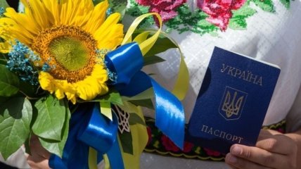 В Украине больше не будут выдавать паспорта в форме книжки
