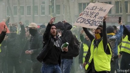 В Бельгии "желтые жилеты" устроили столкновения с полицией