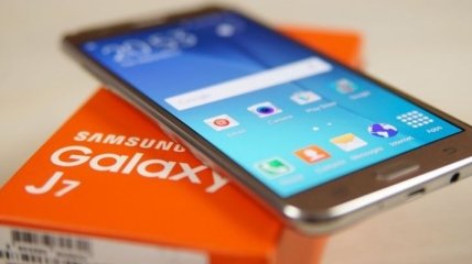 Обновленный среднесегментник Samsung Galaxy J7 