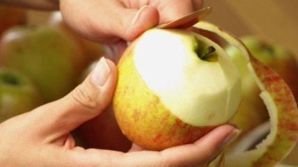 Почему полезно употреблять яблоки с кожурой 