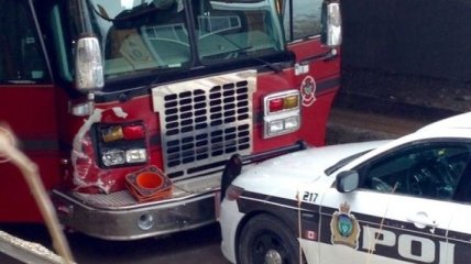 В Канаде неизвестный на пожарной машине пытался наехать на людей