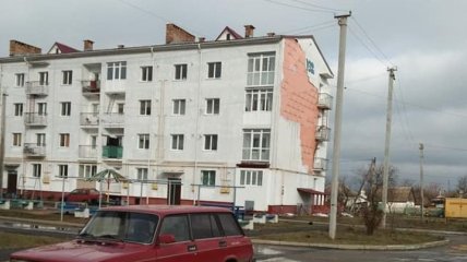 Дом для железнодорожников в Синельниково начал рушиться через два года после постройки (фото)