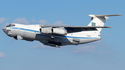 Военно-транспортный Ил-76 выполняет важное государственное задание